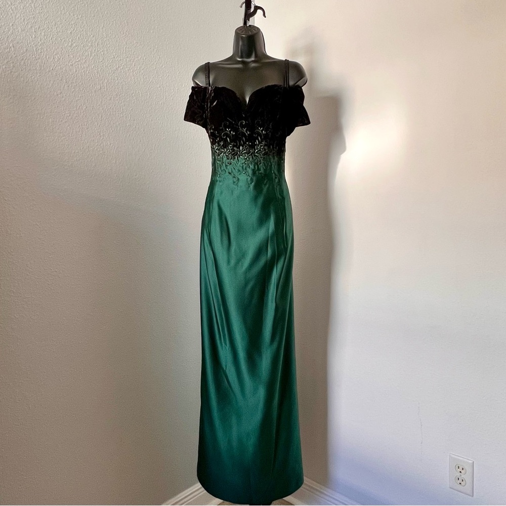 Vintage 80s emerald green evening gown ⚜️
